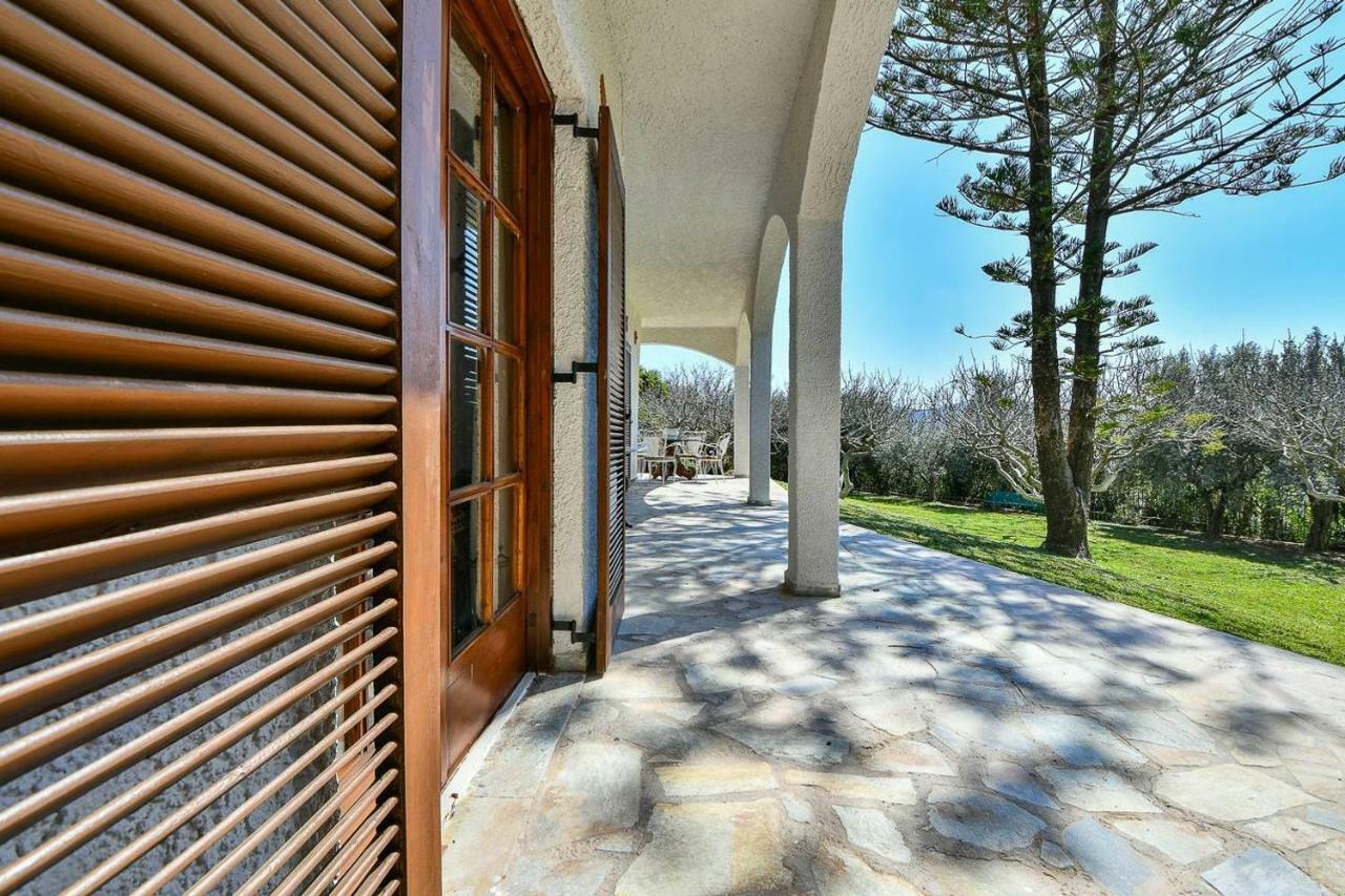 Light-Filled Home With Garden Near Beach Anavyssos Exterior photo